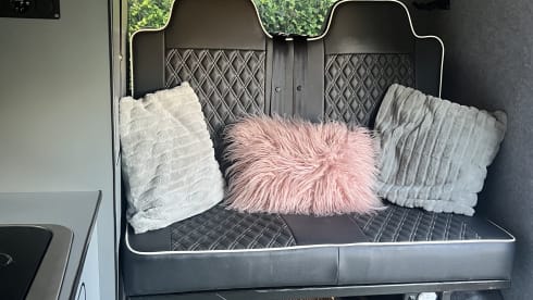 Gino D'Campo – Meet Gino D'Campo, a cosy 2 berth Vauxhall Vivaro Campervan from 2006