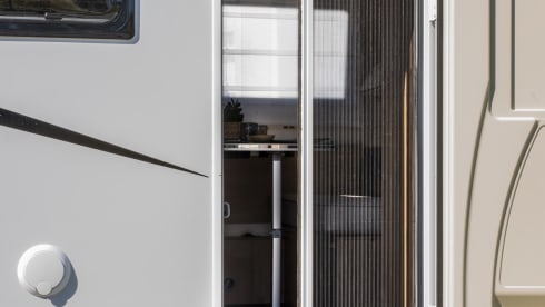 Moby – Adventurous new mobile home + sun canopy + air conditioning