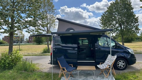 t'Bussie – Ford Custom Nugget, on the road with the Bussie!