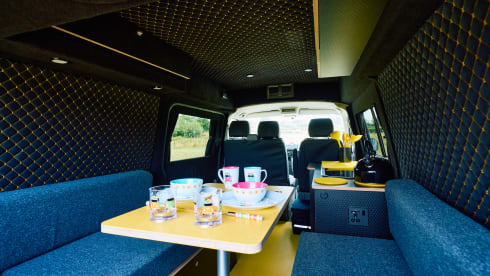 Mellow Yellow – Luxury VW T5 Camper with Large Bed & Luxury Black and Yellow Interior