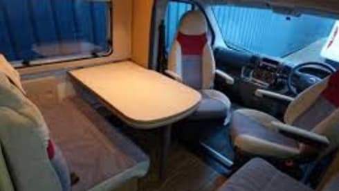 Bürstner Ixeo Quadra – Luxurious and neat 4 person Bürstner in beautiful colors