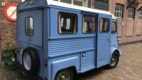 Feel good trip in retro Citroen HY - ultimate relaxation with character