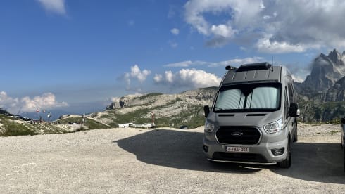 "Big" Nuggy – Very comfortable camper with 4 seats / 4 sleeping places
