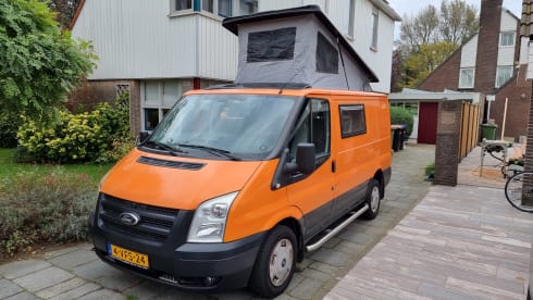 4p Ford campervan uit 2009