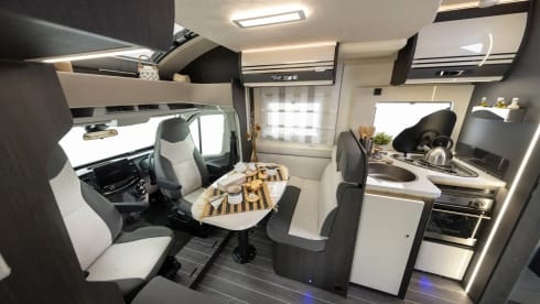 The Pyrenees – BRAND NEW 4 Berth Roller Team Zefiro 685 (2025) Automatic