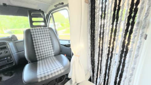 FamilyTime – 5p Knaus semi-integrated from 1996
