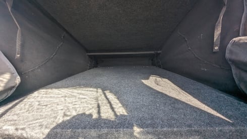 Black Beauty – 4 berth 4WD Automatic VW Transporter