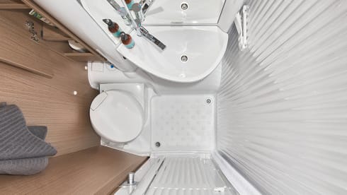 Carado T448 (1) – Ultimate Freedom! Very luxurious camper with length beds and fully equipped