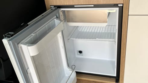 YS22RYH NOMAD Romford –  4 Berth Nomad Camper - Romford