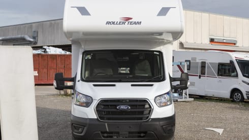 Luca – Luca – Motorhome – Sleeps 6 – Travels 6