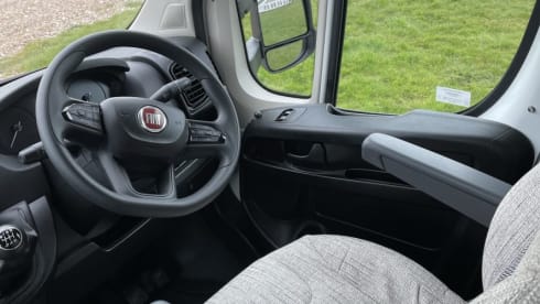 Fantastic 6 Berth Swift Edge 486 Motorhome