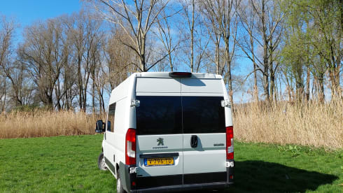 The Zen Van – Nice 2p Peugeot bus from 2018!