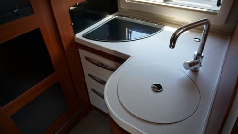 Casa Viaggio – Spacious Hobby Alcove Family Camper with fixed bunk bed