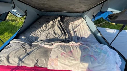 Hayes – LWB 4 Berth VW Transporter with 'king size' bed & pop top