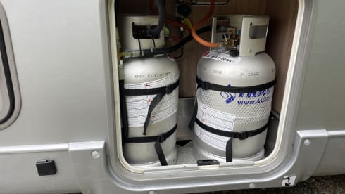Burstner Lxeo 736 4-person
