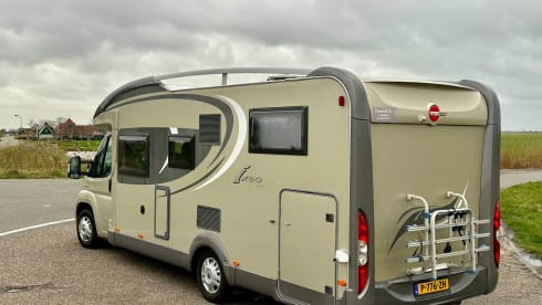 5p Bürstner With single beds and electric fold-down bed