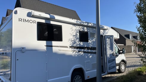 4p Ford semi-integrated from 2024
