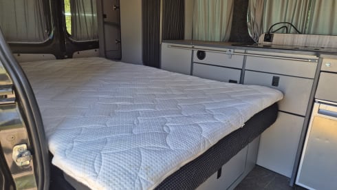 Annerie's Bussie – 2p Renault campervan uit 2014