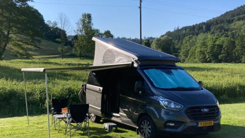 Nugget – Ford Nugget Plus 2023 with pop-up roof