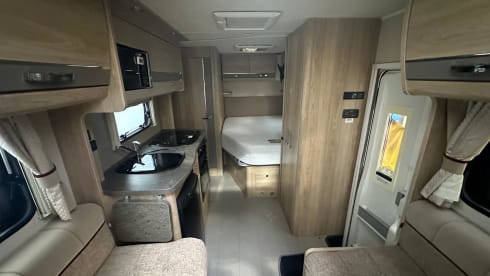 Tilly – 4 berth Spacious and comfortable with fixed french bed