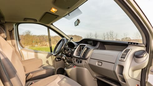 Roza – 4p Renault Camperbus from 2011 - suitable for almost any adventure!