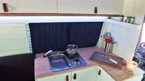 Co-Camper – Mercedes-Benz sprinter with wooden interior