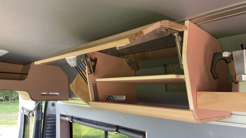 Roze Roadtripper – Camping-car bus modulable pour 4 personnes 