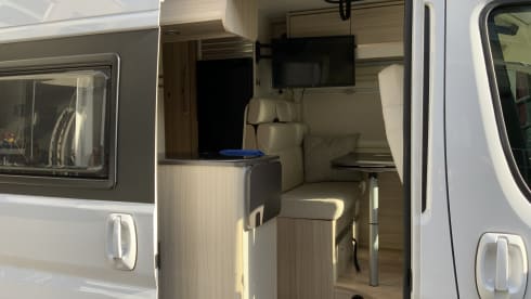 Flavio – Dreamer 4-seater van