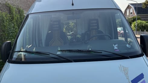 Billie – 2p Peugeot bus from 2000