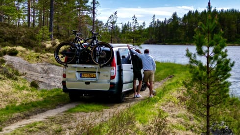#ExplorerBuzzs – 4 Person MB Vito 4x4 Campervan (2009)