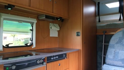 Beautiful spacious family motorhome for 6 people with air conditioning