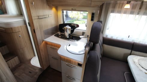Luxe 4-Persoons Camper – Comfortabel & Zorgeloos Op Avontuur!  – 4p Fiat semi-integrated uit 2019
