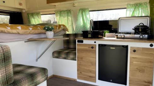 Manfred – VW LT28 - Atmospheric 2p camper bus from 1976