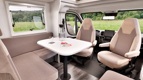 Benny jr.  – Brand new (2025) 4-person semi-integrated camper 