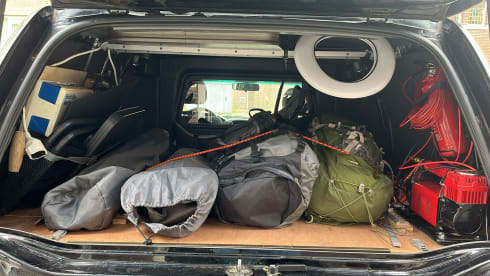The Beast – Toyota Land Cruiser 100 series with roof tent