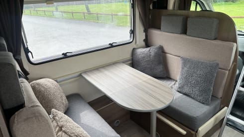 Large 6 berth modern motorhome