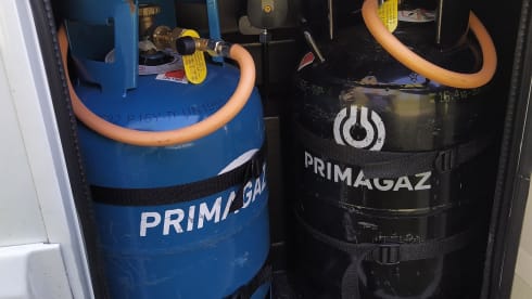 Découvrez notre camping-car McLouis luxueux et pratique - idéal pour les familles !