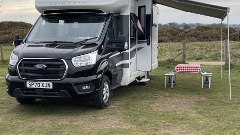 Clan Calder Motorhome – Luxury 4 berth Autotrail Automatic