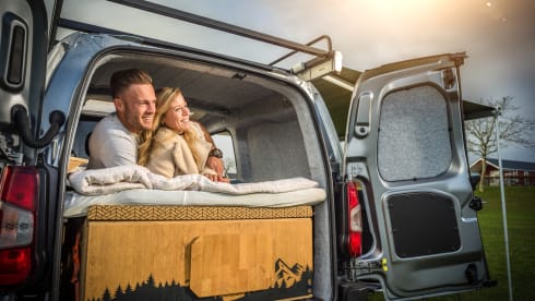 Hank – Fuel-efficient Toyota Escape Van bj2022