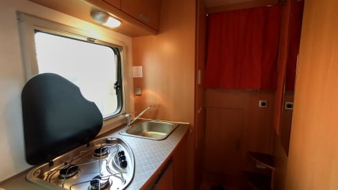 Family camper for 6 people with 2 fixed double beds