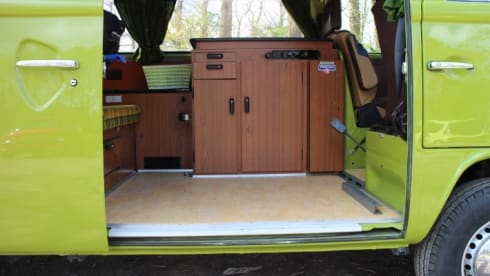 Westfalia – Wonderful Classic Camper Rent! Oldtimer VW minibus hire - T2 Westfalia