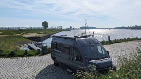 2p Knaus Vantourer bus from 2022 with spacious garage