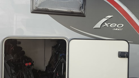 Bobby – 4p Bürstner semi-integrated uit 2014