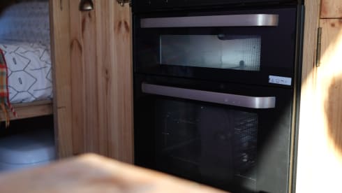 Sally Vanzilla – Handcrafted Citroën Relay Camper – Sleeps 4, Off-Grid Ready
