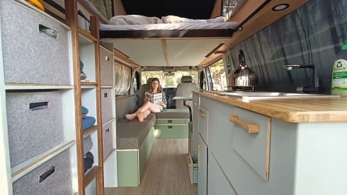 VW Bussy – Volkwagen T5 with outdoor kitchen