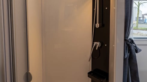 Carado T459 semi-integrated with queen-size bed from 2022