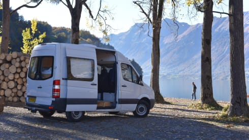 Moby – Cozy, hip self-built Mercedes Sprinter