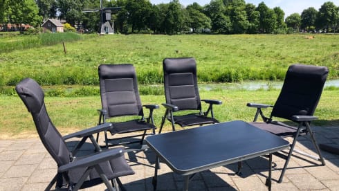 Very neat, reliable, well-maintained 6-person family camper