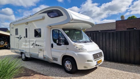  Ruime Fiat Giottiline 7p  Camper met inventaris.