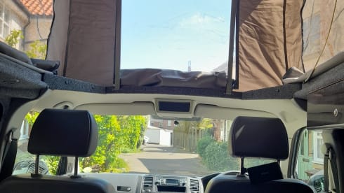 Callie – 4 berth Volkswagen campervan